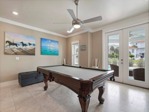 Destin  Sleeps Up To 24 Guests & 35ft from the Beach