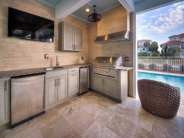 Destin  Sleeps Up To 24 Guests & 35ft from the Beach