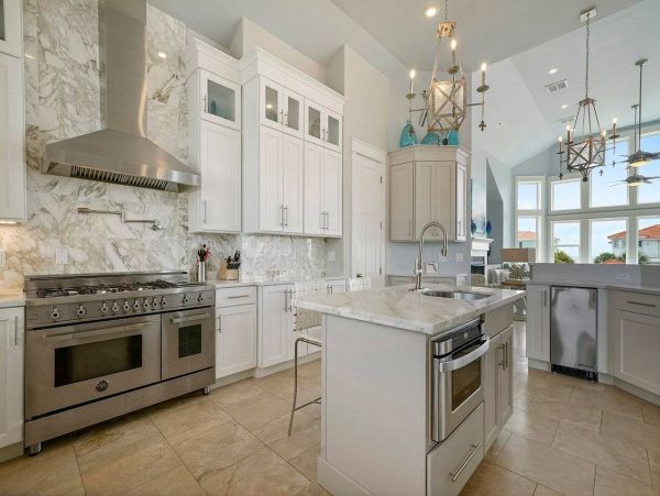 Destin  Sleeps Up To 24 Guests & 35ft from the Beach