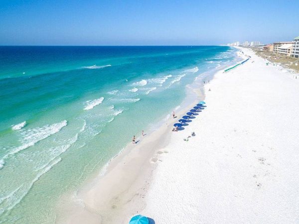 Destin  Sleeps Up To 24 Guests & 35ft from the Beach