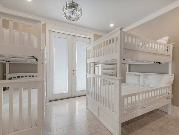 Destin  Sleeps Up To 24 Guests & 35ft from the Beach