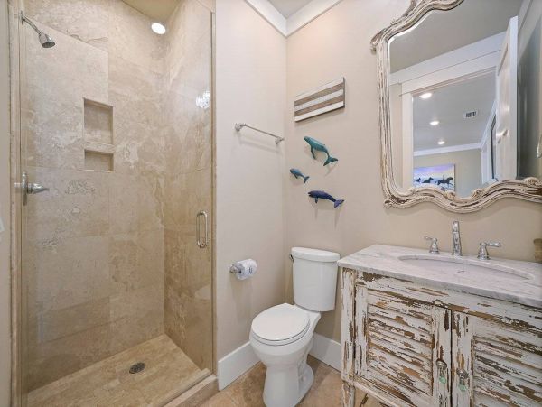 Destin  Sleeps Up To 24 Guests & 35ft from the Beach
