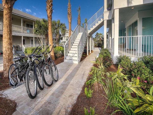 Destin  Sleeps Up To 24 Guests & 35ft from the Beach