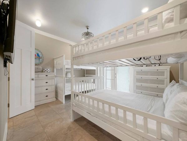Destin  Sleeps Up To 24 Guests & 35ft from the Beach