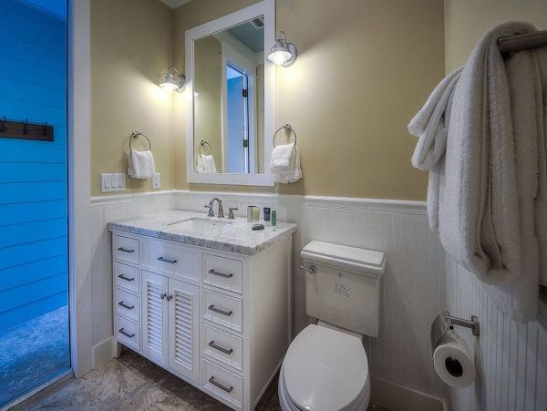 Destin  Sleeps Up To 24 Guests & 35ft from the Beach