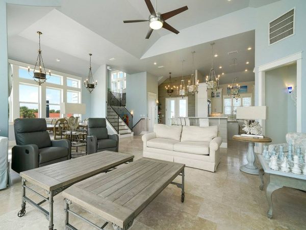 Destin  Sleeps Up To 24 Guests & 35ft from the Beach