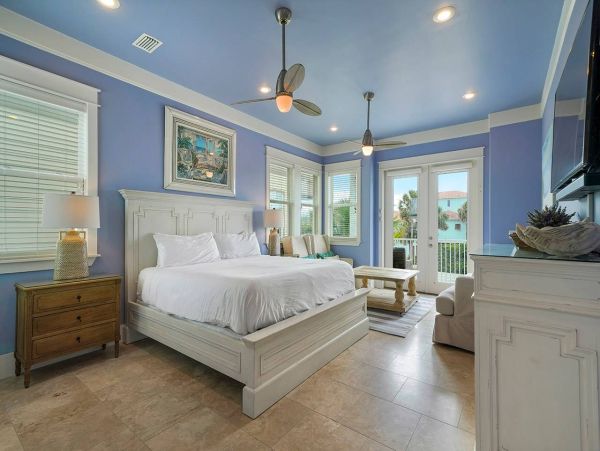 Destin  Sleeps Up To 24 Guests & 35ft from the Beach