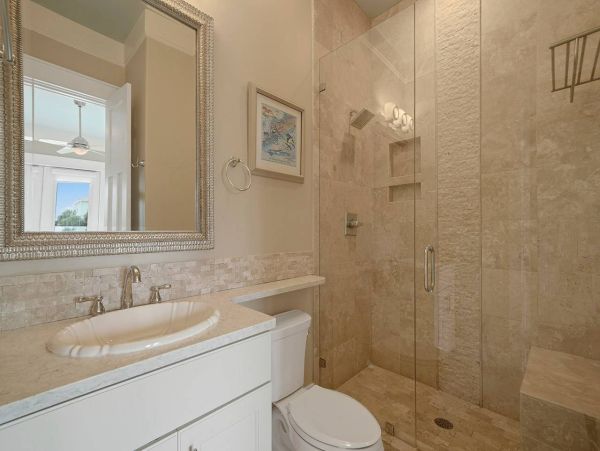 Destin  Sleeps Up To 24 Guests & 35ft from the Beach