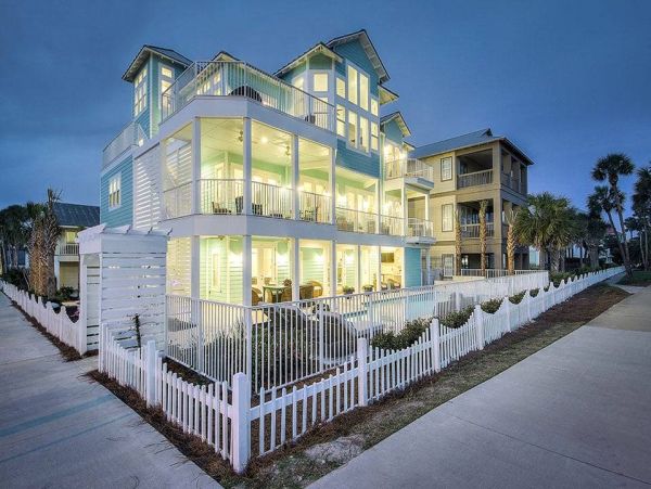Destin  Sleeps Up To 24 Guests & 35ft from the Beach
