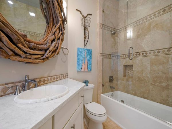 Destin  Sleeps Up To 24 Guests & 35ft from the Beach