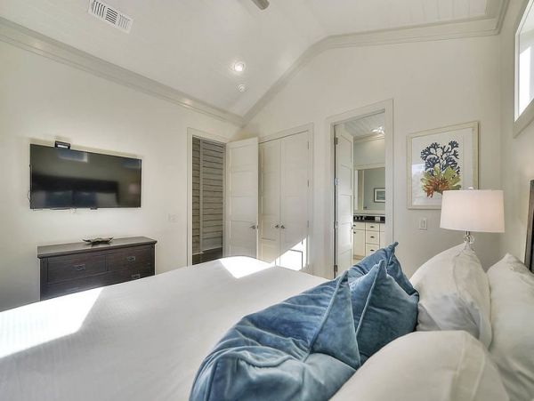 Luxury Beach Cottage a Rare Beach Find in Destin