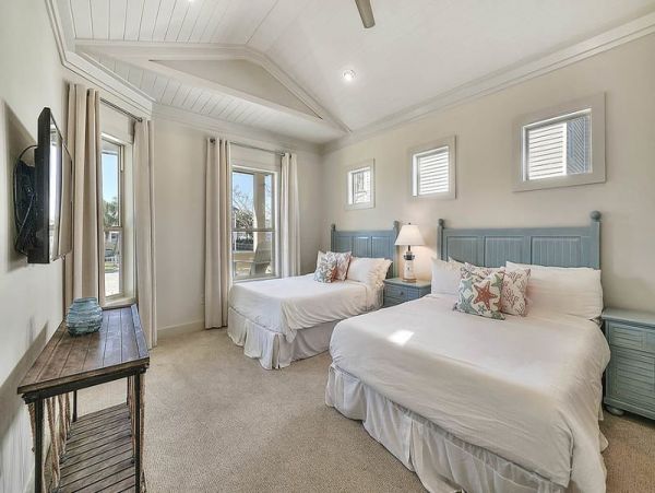 Luxury Beach Cottage a Rare Beach Find in Destin