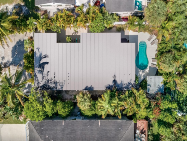 Four Bedroom Pool Vacation Rental Across the street from Beach.