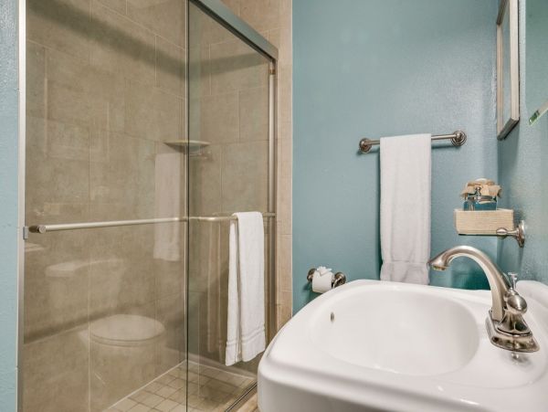 Four Bedroom Pool Vacation Rental Across the street from Beach.