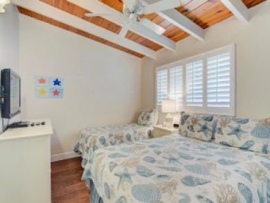 Siesta Key Vacation Condo Sleeps Four Guests.