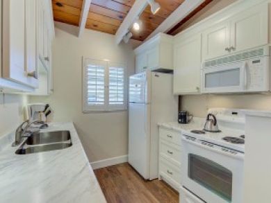 Siesta Key Vacation Condo Sleeps Four Guests.