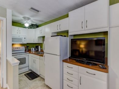 Siesta Key condo rental very short walk to beach