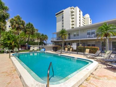 Siesta Key condo rental very short walk to beach
