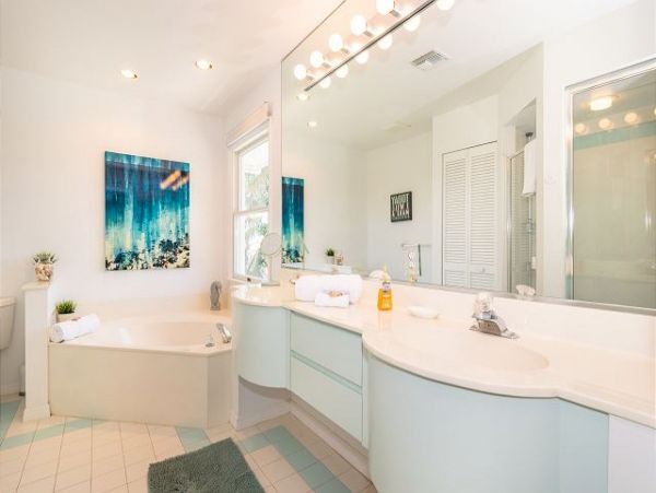 Bradenton Beach 2 Bedroom Condo Walk to Beach