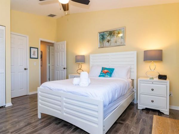 Bradenton Beach 2 Bedroom Condo Walk to Beach
