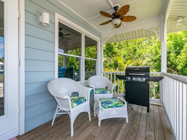 Bradenton Beach 2 Bedroom Condo Walk to Beach