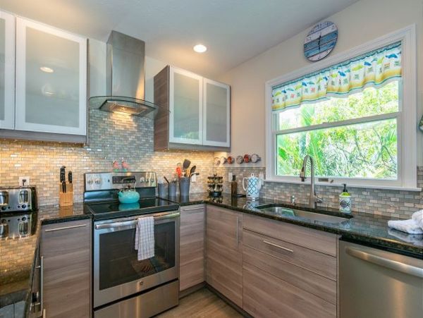 Bradenton Beach 2 Bedroom Condo Walk to Beach