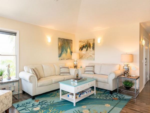 Bradenton Beach 2 Bedroom Condo Walk to Beach