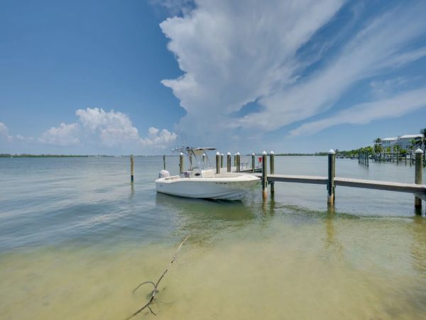 Bradenton Beach Luxury Condo Rental - Renovated 2-Bedroom with Bay Views & Pool