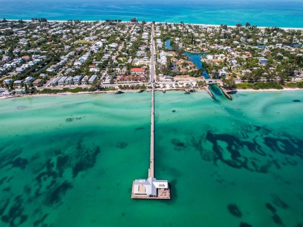 Bradenton Beach Luxury Condo Rental - Renovated 2-Bedroom with Bay Views & Pool