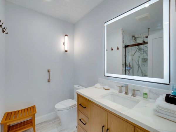 Bradenton Beach Luxury Condo Rental - Renovated 2-Bedroom with Bay Views & Pool