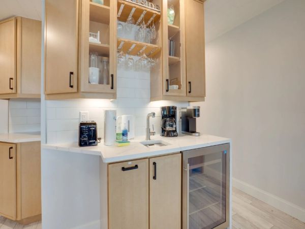 Bradenton Beach Luxury Condo Rental - Renovated 2-Bedroom with Bay Views & Pool