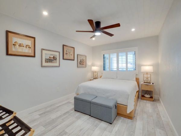 Bradenton Beach Luxury Condo Rental - Renovated 2-Bedroom with Bay Views & Pool