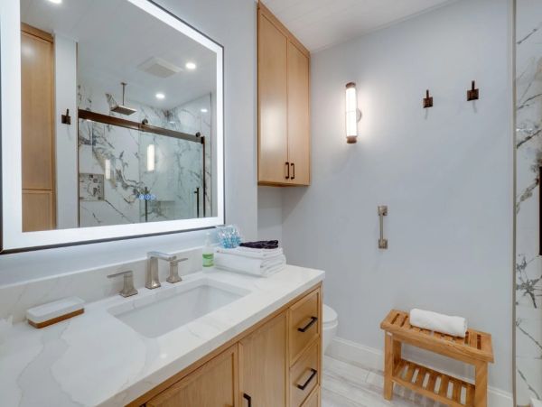 Bradenton Beach Luxury Condo Rental - Renovated 2-Bedroom with Bay Views & Pool
