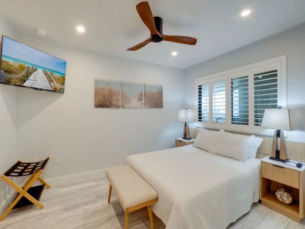 Bradenton Beach Luxury Condo Rental - Renovated 2-Bedroom with Bay Views & Pool
