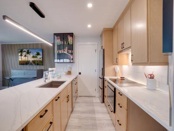 Bradenton Beach Luxury Condo Rental - Renovated 2-Bedroom with Bay Views & Pool