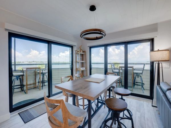 Bradenton Beach Luxury Condo Rental - Renovated 2-Bedroom with Bay Views & Pool
