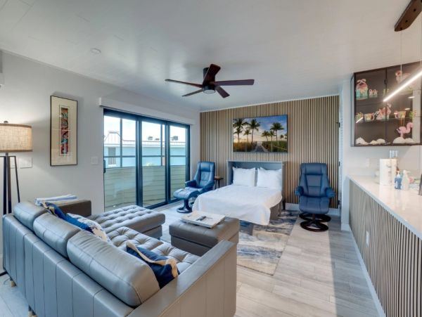 Bradenton Beach Luxury Condo Rental - Renovated 2-Bedroom with Bay Views & Pool
