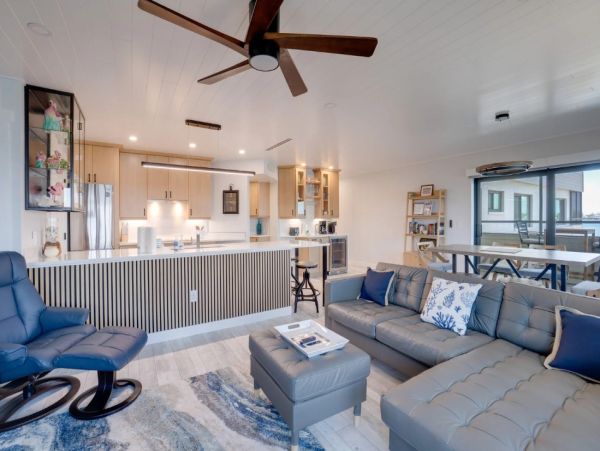 Bradenton Beach Luxury Condo Rental - Renovated 2-Bedroom with Bay Views & Pool
