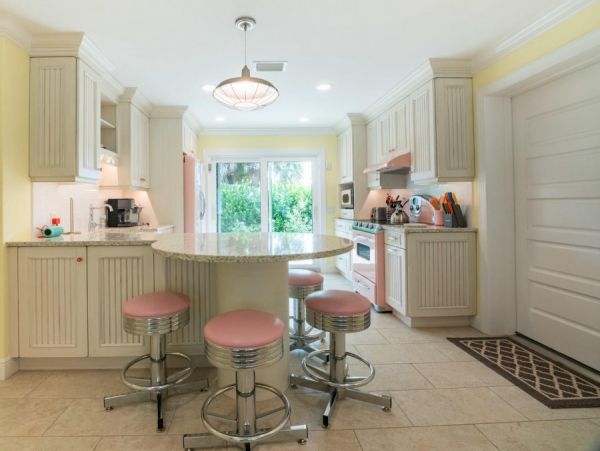 Charming Anna Maria 2 Bedroom Rental with Private Pool