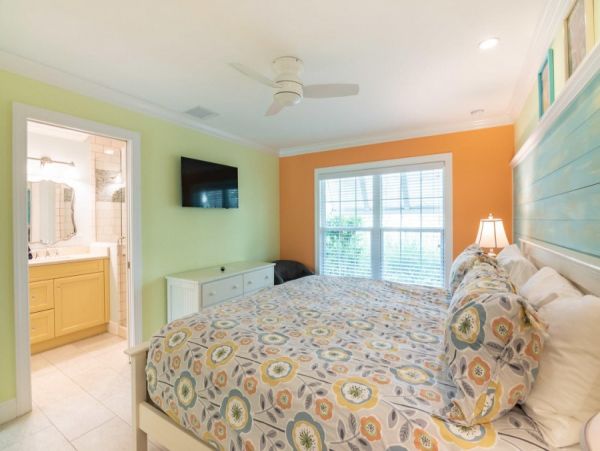 Charming Anna Maria 2 Bedroom Rental with Private Pool