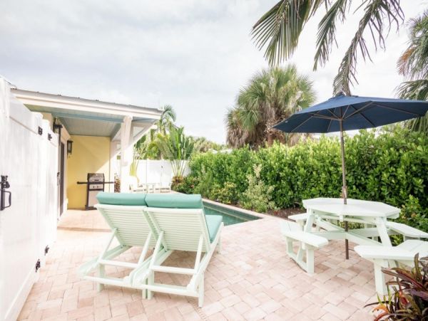 Charming Anna Maria 2 Bedroom Rental with Private Pool
