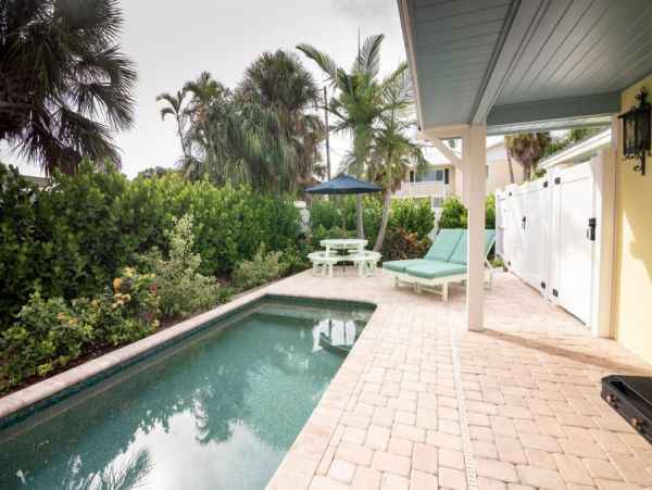 Charming Anna Maria 2 Bedroom Rental with Private Pool
