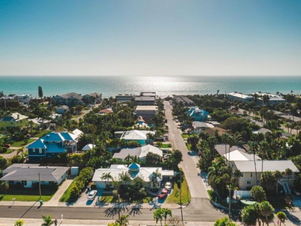 Charming Anna Maria 2 Bedroom Rental with Private Pool