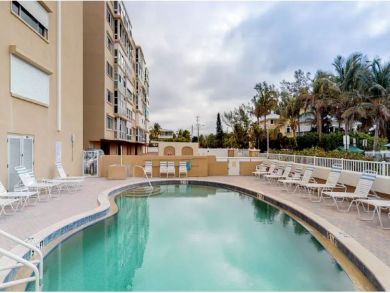 Holmes Beach Vacation Condo Sleeps Four Guests.
