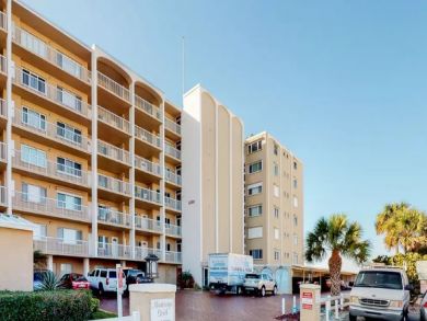 Holmes Beach Vacation Condo Sleeps Four Guests.
