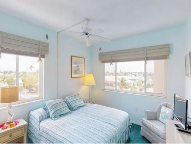 Holmes Beach Vacation Condo Sleeps Four Guests.