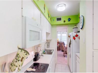 Holmes Beach Vacation Condo Sleeps Four Guests.