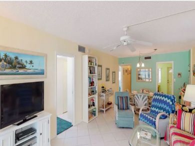 Holmes Beach Vacation Condo Sleeps Four Guests.