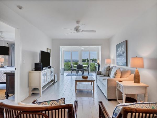 Bay Front Vacation Condo in Boca Grande Sleeps Six Guests