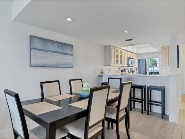 Bay Front Vacation Condo in Boca Grande Sleeps Six Guests